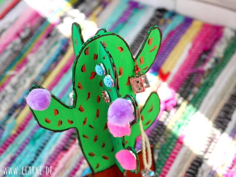 DIY Kaktus Schmuckständer aus Karton zum Stecken